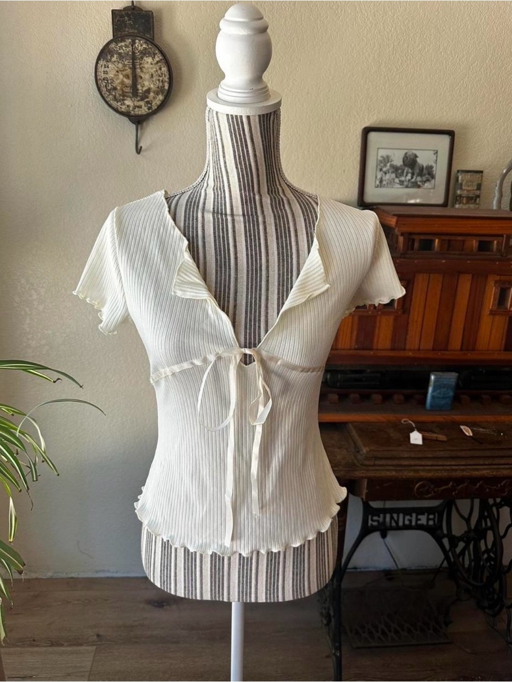 Y2K Women’s Cream Ribbed Tie-Front Top
